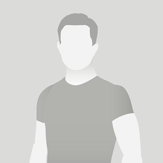 Eine graue Silhouette eines Mannes mit kurzer Frisur, im Vordergrund klarer Umriss, Hintergrund leicht verschwommen.